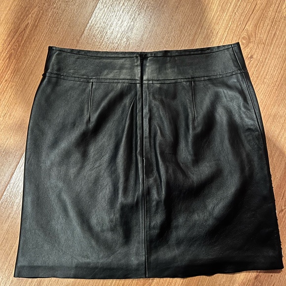 Danier Leather Mini Skirt with Beautiful Beadwork - Picture 3 of 4